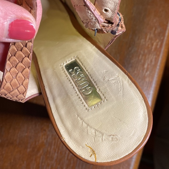 Guess heels. Size 9. Color is light brown - Picture 8 of 8